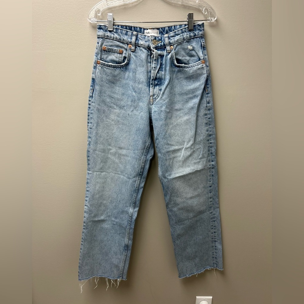 Zara‎ Women’s Light Wash Straight Leg Jeans